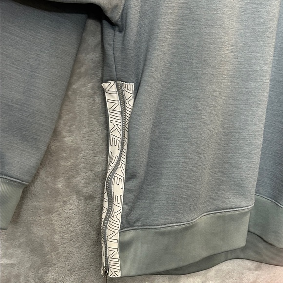 Nike Women’s Heather Gray Sweatshirt and Joggers Set - Picture 6 of 16